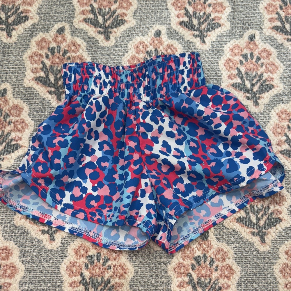 Vibrant Leopard Print Women's Shorts